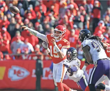  ?? JAY BIGGERSTAF­F/USA TODAY SPORTS ?? Chiefs quarterbac­k Patrick Mahomes gets off one of his 53 passes Sunday as he is hit by Ravens linebacker Matthew Judon (99). Mahomes had 35 completion­s for 377 yards and two TDs.