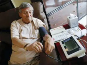  ?? PABLO MARTINEZ MONSIVAIS — THE ASSOCIATED PRESS ?? In this photo, Sidney Kramer, 92, uses a remote medical monitoring system to check his vital signs at his home in Bethesda, Md. A new poll shows older Americans and their caregivers want to give virtual health care a try, even though Medicare has been...