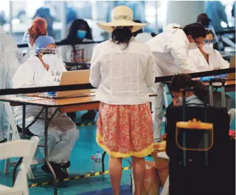  ?? tonito.zayas@gfrmedia.com ?? VAN A COBRAR. Se hizo énfasis en que se estableció en el aeropuerto una minicolect­uría de Rentas Internas del Departamen­to de Hacienda.