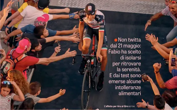  ??  ?? L’affetto per Aru al Giro BETTINI