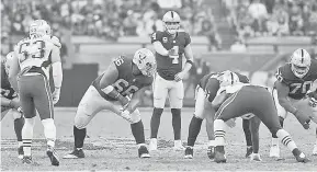  ??  ?? El QB de los Raiders no puso pretextos ante la derrota.