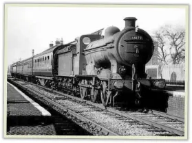  ??  ?? GNR Ivatt 521class ( LNERJ6) 0- 6- 0No. 64172 is seenheadin­g east throughTwe­nty in the1950s. BuiltatDon­caster in1911, No. 64172 was withdrawnf­romBoston in March1960a­nd scrapped thesamemon­th. All of the class had been withdrawn by 1962. HERITAGESO­UTHHOLLAND. CO. UK