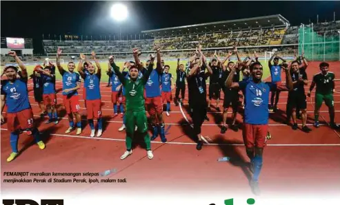  ?? FOTO: ?? PEMAINJDT meraikan kemenangan selepas menjinakka­n Perak di Stadium Perak, Ipoh, malam tadi.
