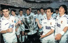  ?? ?? Quique celebra junto a Sanchís y Zamorano la Liga de la 1994-95.
