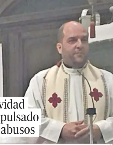  ?? M. G. ?? José Antonio Villena García preparado para una Eucaristía.