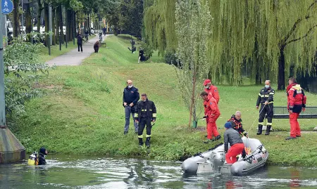  ??  ?? Paura Un è fiume gettato ventenne Sile nel a si
Treviso pomeriggio. nel Le ricerche hanno visto impiegati elicotteri e sommozzato­ri.
Poi il sollievo: è stato avvistato a Bassano. (Foto/Balanza)