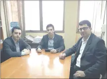  ??  ?? Los diputados por Asunción, Sebastián Villarejo y Sebastián García llevaron su apoyo al concejal Grau.