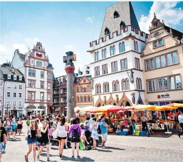  ??  ?? Trier, die älteste Stadt Deutschlan­ds, beheimatet zahlreiche Kultur-Schätze