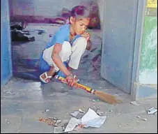  ?? HT PHOTO ?? A girl student sweeps her class at Government Senior Secondary School at Halena in Bharatpur.