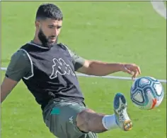  ??  ?? Nabil Fekir, durante un entrenamie­nto con el equipo verdiblanc­o.