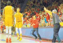  ?? ADOLPHE PIERRE-LOUIS/JOURNAL ?? UNM coach Paul Weir, center, recently made changes on defense for his team. Makuach Maluach (10) and Anthony Mathis (32), who scored 27 points against Nevada, have followed Weir’s lead.