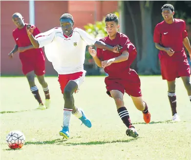  ?? Picture: EUGENE COETZEE ?? ON THE CHASE: Lawson Brown’s Kamva Goje, left, and Robyn Davids, of Victoria Park, battle for possession in the U19 final of the soccer tournament at the weekend