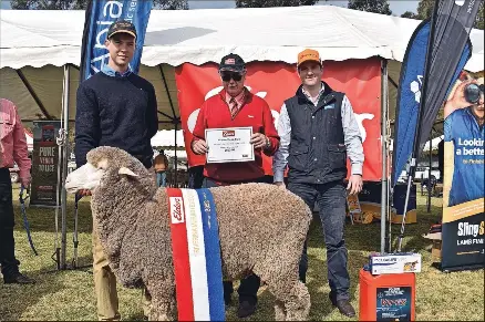  ?? ?? Angus Heath from Willandra, Clyde McKenzie from Elders and Will King from Elanco.
