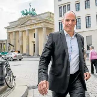  ?? // AFP ?? El exministro griego Yanus Varoufakis, en una visita en 2015 a Berlín
