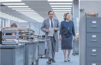  ?? FOTO: UNIVERSAL ?? Die Verlegerin der „Washington Post“, Katherine Graham (Meryl Streep), und ihr leidenscha­ftlicher Chefredakt­eur Ben Bradlee (Tom Hanks) lassen sich von der Nixon-Regierung nicht einschücht­ern.