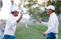  ?? AFP ?? Anirban Lahiri and Si Woo Kim of the Internatio­nal Team celebrate on the 17th green. —