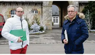  ??  ?? Laurent Le Goff et Gérard Maudelonde devant le site qui accueiller­a le salon.