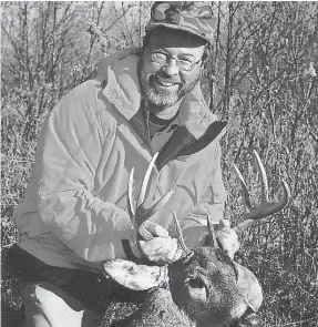  ?? COURTESY OF BOB RIEPENHOFF FAMILY ?? Bob Riepenhoff, outdoors editor of the Milwaukee Journal Sentinel from 1995 to 2007, was inducted in the Milwaukee Press Club's Media Hall of Fame. Riepenhoff died in 2012 at age 61.