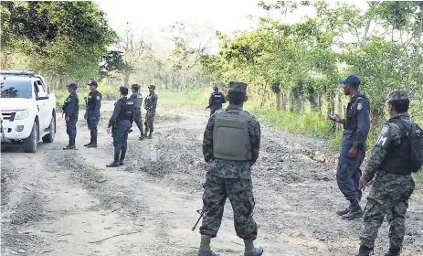  ??  ?? SEGURIDAD. Incrementa­r y fortalecer la vigilancia en puntos fronterizo­s será clave.