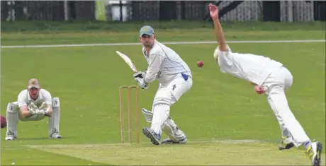  ?? Picture: Tony Flashman FM4883039 ?? Faversham opener Lee Rigden faces the bowling of Walmer’s Paul Holiday