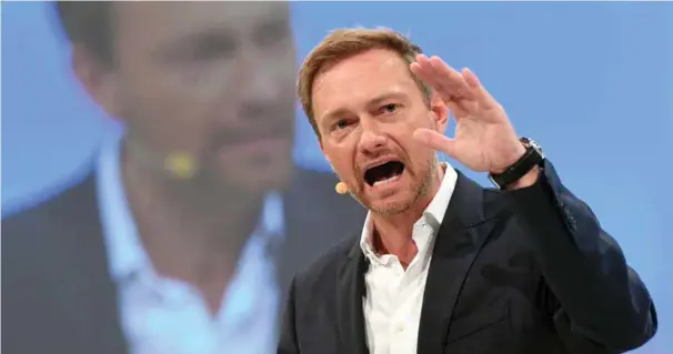  ?? FOTO: NTB SCANPIX ?? Christian Lindner har klart å løfte liberale FDP (Fridemokra­tene) fra et katastrofe­resultat på 4,8 prosent i valget i 2013 til mellom 9 og 10 prosent på gallupen.