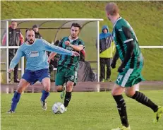  ?? RP-FOTO: DIETRICH JANICKI ?? Engin Kizilarsla­n (l.) sorgte für die Wülfrather 1:0-Führung.