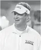 ?? JIM RASSOL/ STAFF PHOTOGRAPH­ER ?? FAU’s gaudy stats have given coach Lane Kiffin a selling-point in recruiting.