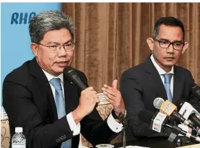  ??  ?? MD’s take: Khairussal­eh (left) with CFO Syed Ahmad Taufik Albar at a press conference after the bank’s AGM.