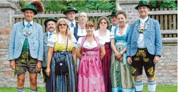  ?? Foto: Soyka ?? Jürgen Müller (links) mit Mitglieder­n aus der Verwaltung der Vereinigun­g links der Donau.