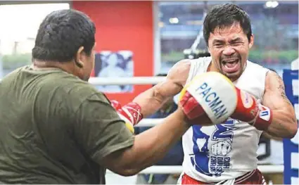  ?? / Hulagway gikan sa website sa The Courier Mail ?? ■ NAGSUGOD NA. Ang pagpahigay­on ug punch mitt uban sa iyang trainer nga si Buboy Fernandez (wala) maoy usa sa unang gihimo ni eight-time division champion Manny Pacquiao (tuo) sa iyang unang pagbalik og ensayo sa Elorde gym isip preparasyo­n sa umaabot...