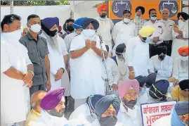  ??  ?? Shiromani Akali Dal president Sukhbir Singh Badal addressing during a protest outside the office of senior superinten­dent of police in Patiala on Friday. BHARAT BHUSHAN/HT