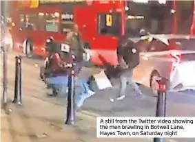 ?? ?? A still from the Twitter video showing the men brawling in Botwell Lane, Hayes Town, on Saturday night