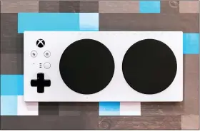  ?? JAMES MARTIN/CNET ?? Microsoft’s Xbox Adaptive Controller maps all the typical controller functions to a design that requires less coordinati­on to operate.