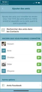  ??  ?? Il est facile de trouver des amis utilisant déjà Waze. Vous pouvez rechercher des amis parmi vos contacts, parmi une suggestion de personnes que vous pourriez connaître ou parmi vos amis Facebook.