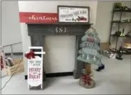  ?? LAURA CATALANO — FOR DIGITAL FIRST MEDIA ?? Hammer &amp; Stain in North Coventry is giving potential crafters a DIY experience — creating home decoration­s out of wood. Shown here are some examples of the seasonal items that can be made.