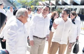  ??  ?? MANDATARIO­S. Salvador Sánchez Cerén, presidente de El Salvador, Jimmy Morales, presidente de Guatemala, y Juan Orlando Hernández, presidente de Honduras, visitaron El Poy.