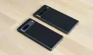  ?? Gibbs/The Guardian ?? The Pixel 7 (left) is smaller and easier to hold than the Pixel 7 Pro (right). Photograph: Samuel