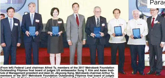  ??  ?? (From left) Federal Land chairman Alfred Ty, members of the 2017 Metrobank Foundation Outstandin­g Filipinos final board of judges US ambassador Sung Y. Kim and Asian Institute of Management president and dean Dr. Jikyeong Kang, Metrobank chairman...