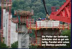  ??  ?? Die Pfeiler der Gottleubat­albrücke sind so gut wie fertig. Parallel wird schon am Überbau gearbeitet.