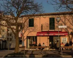  ?? (The Washington Post) ?? People sit outside a bar in San Marino while Italy has extended its lockdown through April