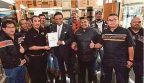  ?? BERNAMA PIC ?? Deputy Foreign Minister Datuk Seri Reezal Merican Naina Merican receiving the memorandum from Bikers United Club Malaysia members in Putrajaya yesterday.