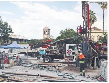  ??  ?? ETERNO PADECER. Son pocos los comerciant­es del Centro Histórico de Guadalajar­a los que han soportado más de cuatro años en obras.