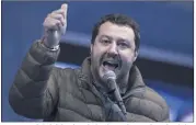  ??  ?? Matteo Salvini, à la tête de la Ligue du Nord, a réuni des milliers de personnes samedi à Rome. (Photo MaxPPP/EPA)