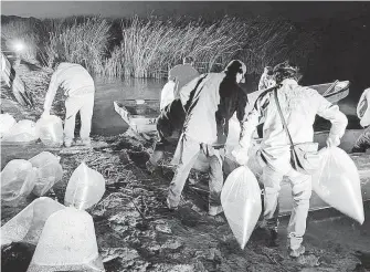  ?? /JESÚS ZEMPOALTEC­A ?? Pescadores, municipio y Conapesca sembraron las crias de carpa