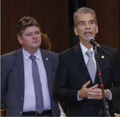  ?? ?? Os deputados Sileno Guedes e Coronel Alberto Feitosa, em reunião da Alepe