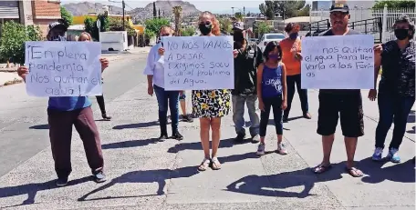  ?? ?? Vecinos de la colonia Rosario protestaro­n ayer