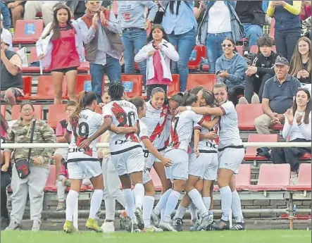  ?? Foto: RAYO ?? De la gloria al infierno El Rayo Vallecano, un histórico del fútbol femenino, se ve sumido en la tercera categoría