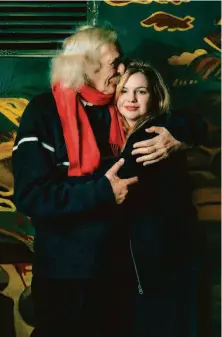  ?? Justin Buell 2015 ?? Jack Hirschman, S.F.’s former poet laureate, with actor and author Amber Tamblyn at City Lights Bookstore in April 2015.