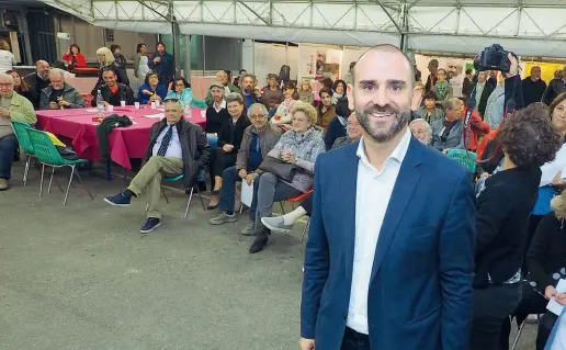  ?? Sfidante ?? Luca Rizzo Nervo in un circolo del Pd per la campagna elettorare del congresso. L’ex assessore ha sfidato il segretario uscente Critelli