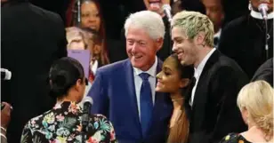  ?? SANCYA, AP/NTB SCANPIX
FOTO: PAUL ?? Tidligere president Bill Clinton, Ariana Grande og Pete Davidson var blant de mange prominente som deltok i Aretha Franklins begravelse i går.